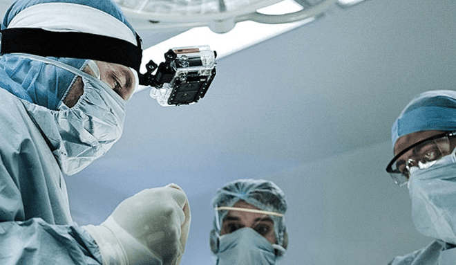 médicos concentrados